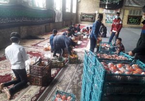 اهدا بسته های یلدایی به ۱۲۸ خانواده نیازمند توسط تکیه امام حسن مجتبی (ع) محله سفلی