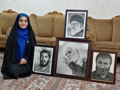 تحولی که طراحی چهره شهید در هنرمند بافقی به وجود آورد/ هنرمند سیاه قلم بافقی از عمق نگاه سردار سلیمانی می گوید